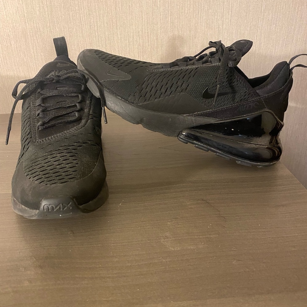 Women’s Nike 270 Sz 10